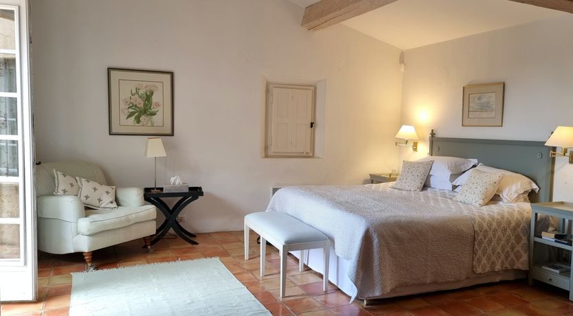 Photo of Champagne & Olive