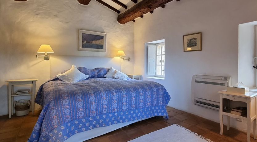 Photo of Champagne & Olive