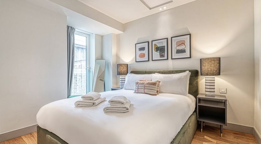 Photo of Glossy Palm Leaf