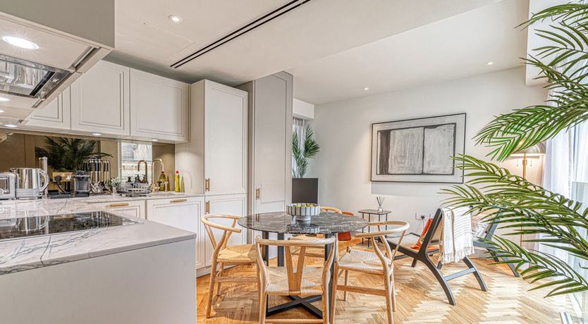 Photo of Glossy Palm Leaf