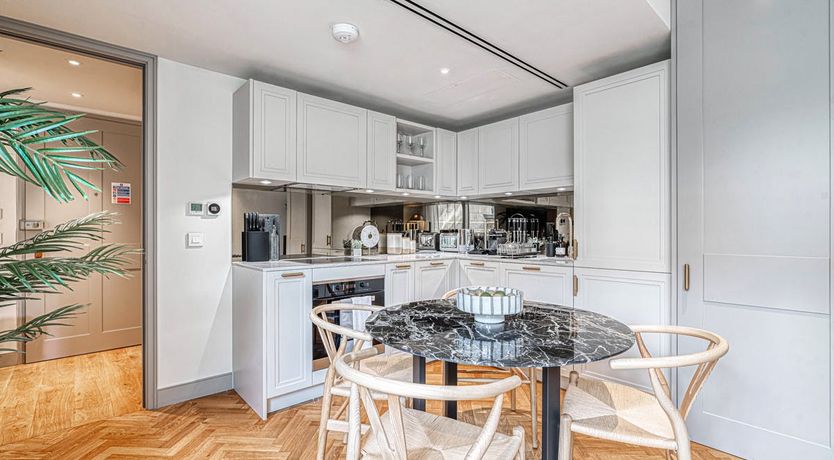 Photo of Glossy Palm Leaf