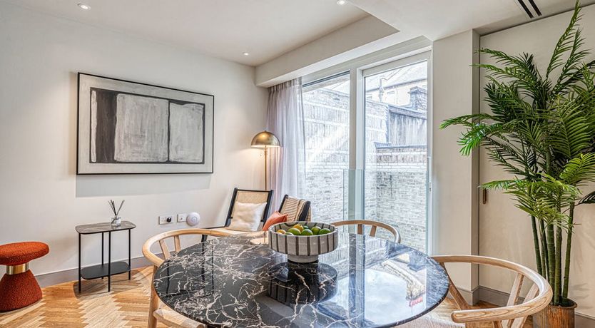 Photo of Glossy Palm Leaf