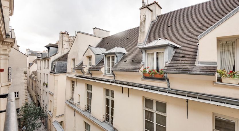 Photo of Parisian Hush