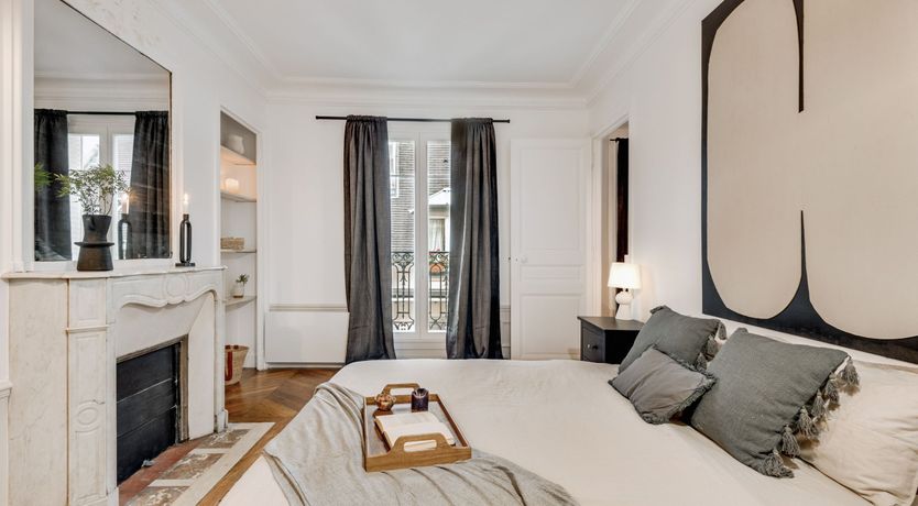 Photo of Parisian Hush