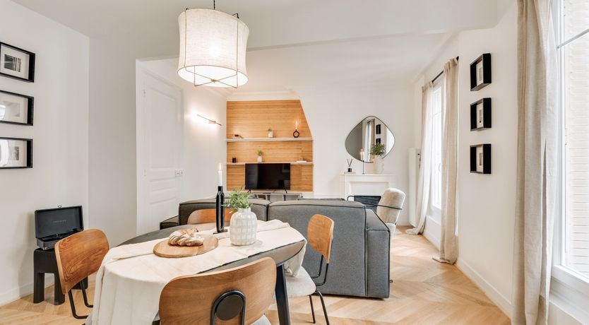 Photo of Parisian Hush