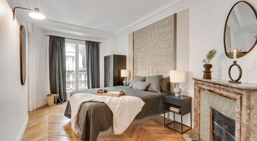 Photo of Parisian Hush