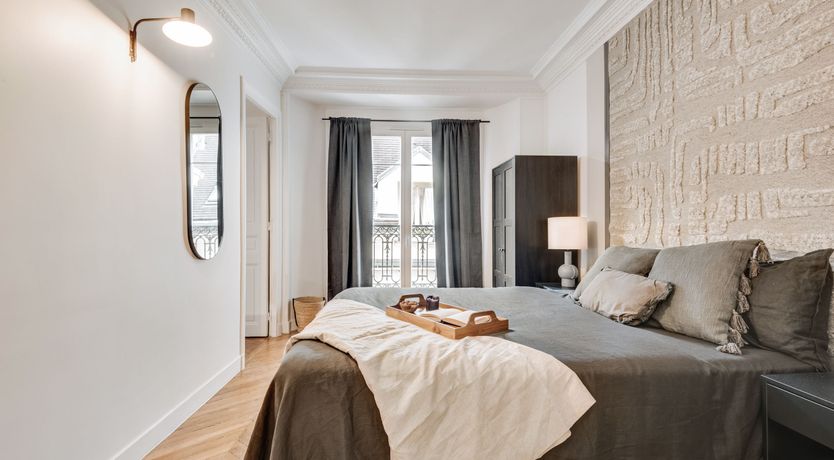 Photo of Parisian Hush