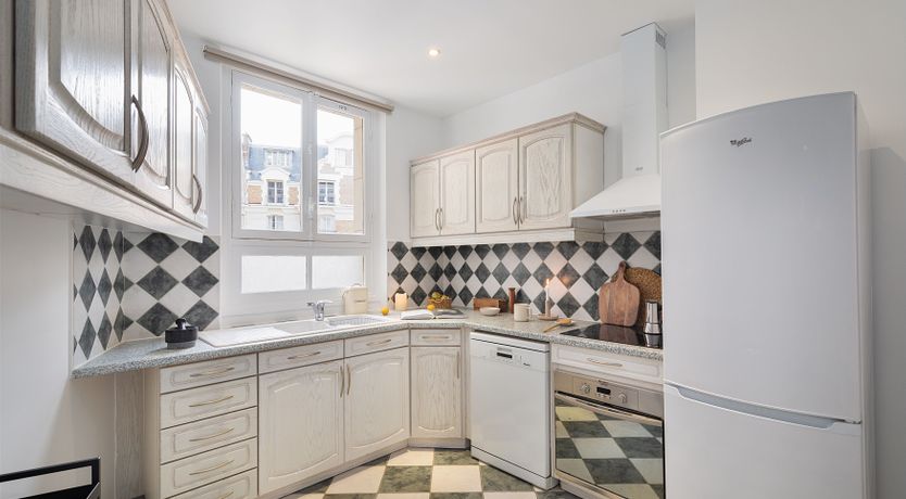 Photo of Pearl & Ivory