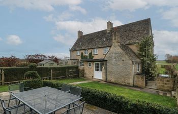 Cotswolds Cosy Holiday Home