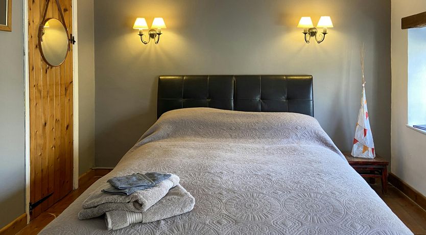 Photo of The Apple Tree