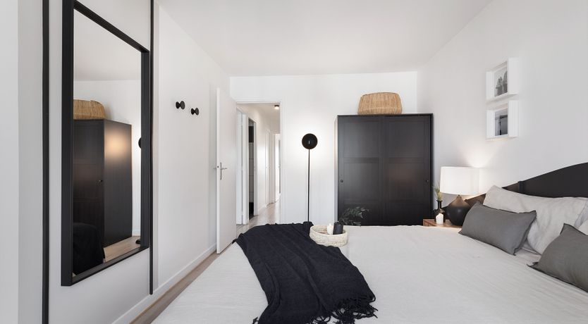 Photo of Charonne Swoon