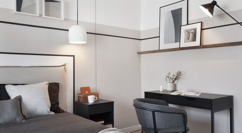 Photo of Charonne Swoon