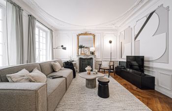 Parisian Star Holiday Home