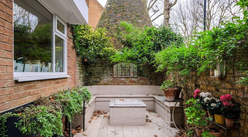 Photo of An Urban Affair