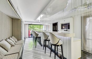 Le Prestige Parisien Holiday Home