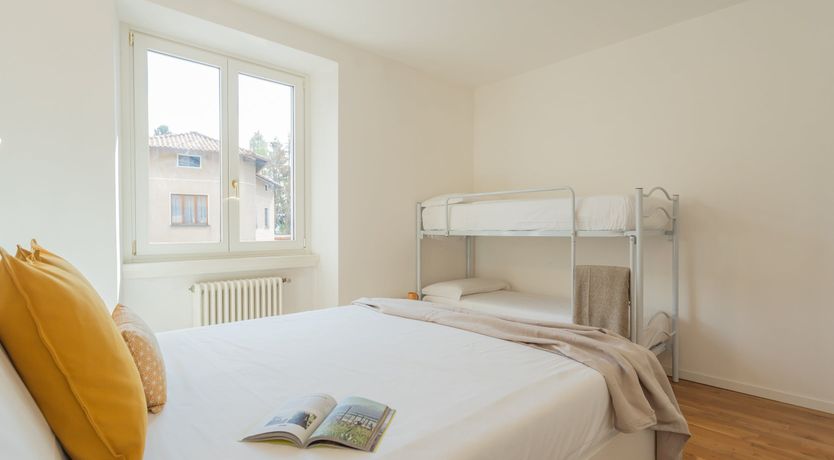 Photo of Lakeside Strolls