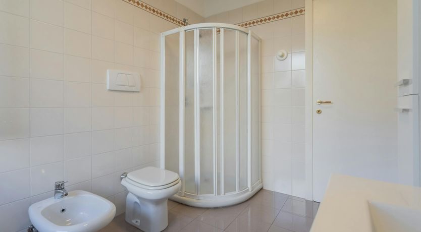 Photo of Lakeside Strolls