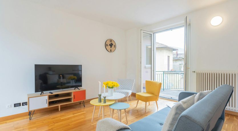 Photo of Lakeside Strolls