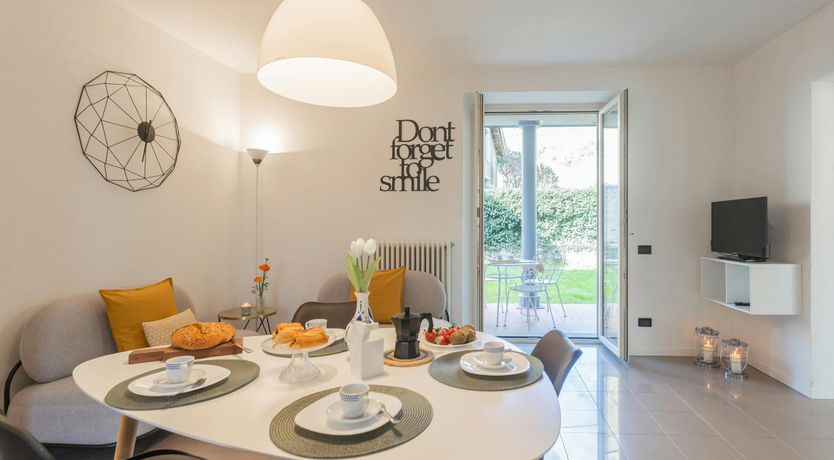 Photo of Lakeside Strolls