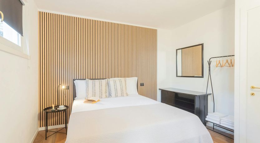 Photo of Lakeside Strolls