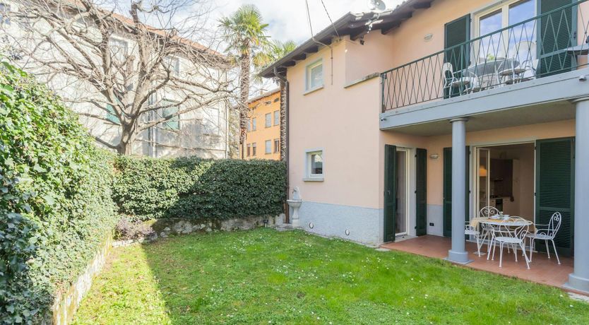 Photo of Lakeside Strolls