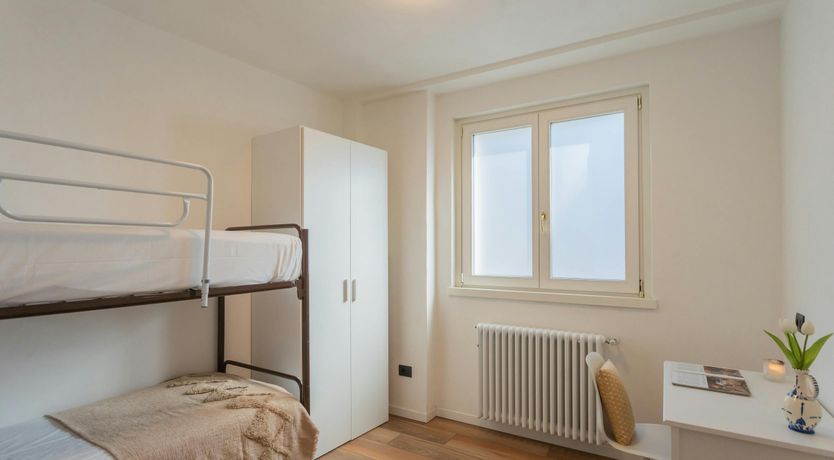 Photo of Lakeside Strolls