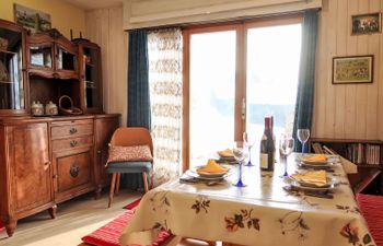 Les Bluets Holiday Home