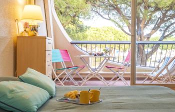 Escale Port Apartment 5 Holiday Home