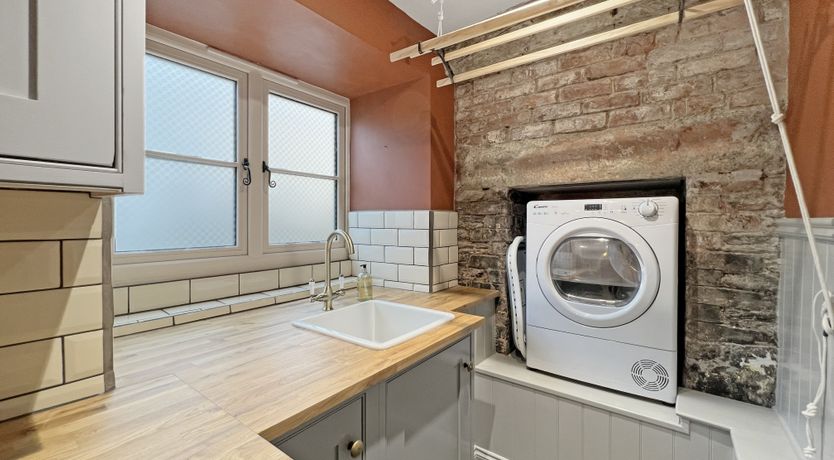 Photo of Hare and Hounds, Exton