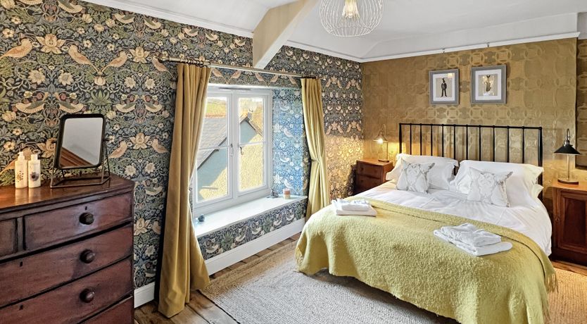 Photo of Hare and Hounds, Exton