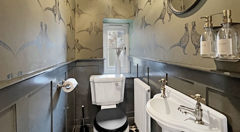 Photo of Hare and Hounds, Exton