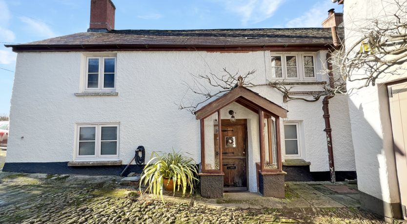 Photo of Hare and Hounds, Exton