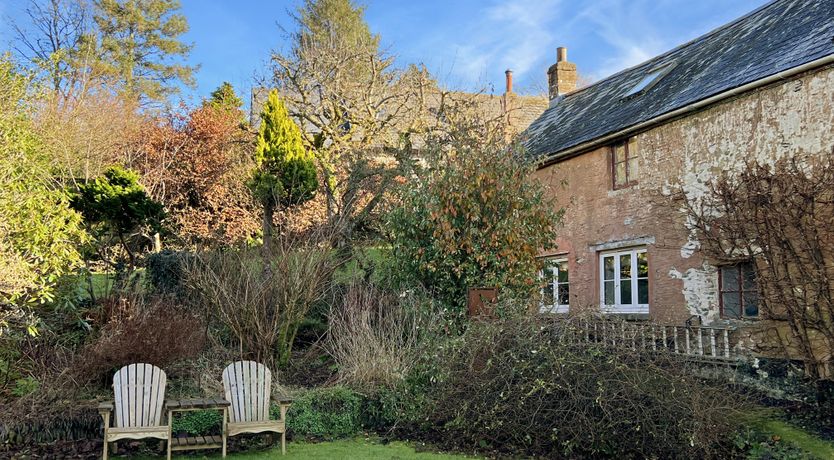 Photo of Hare and Hounds, Exton