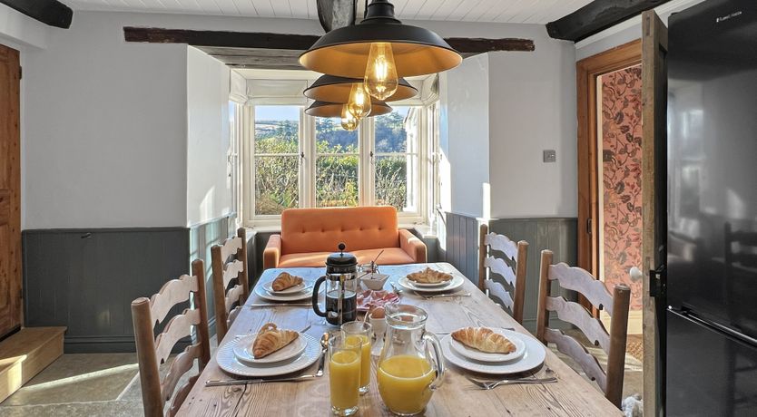 Photo of Hare and Hounds, Exton