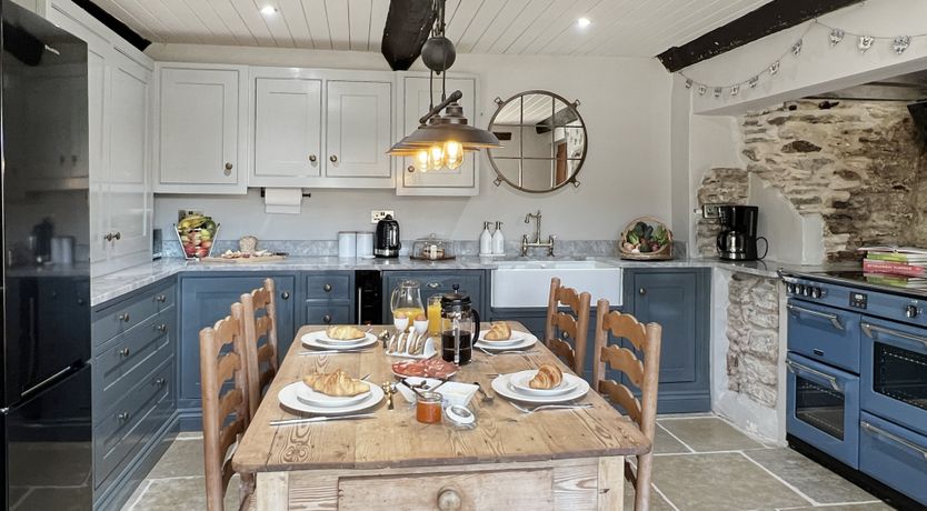 Photo of Hare and Hounds, Exton