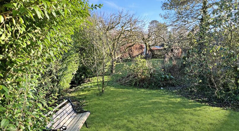 Photo of Hare and Hounds, Exton