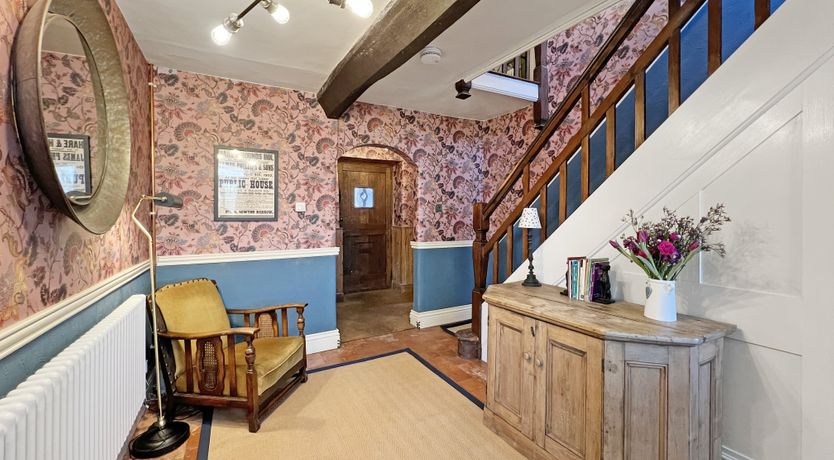 Photo of Hare and Hounds, Exton