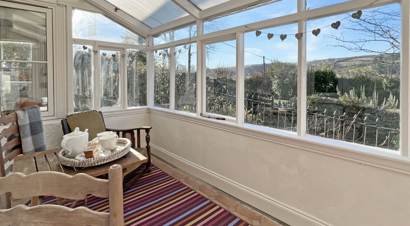 Photo of Hare and Hounds, Exton