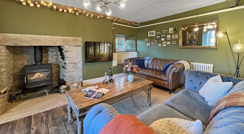 Photo of Hare and Hounds, Exton