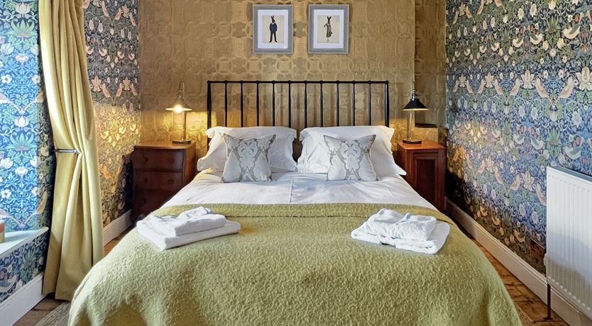 Photo of Hare and Hounds, Exton