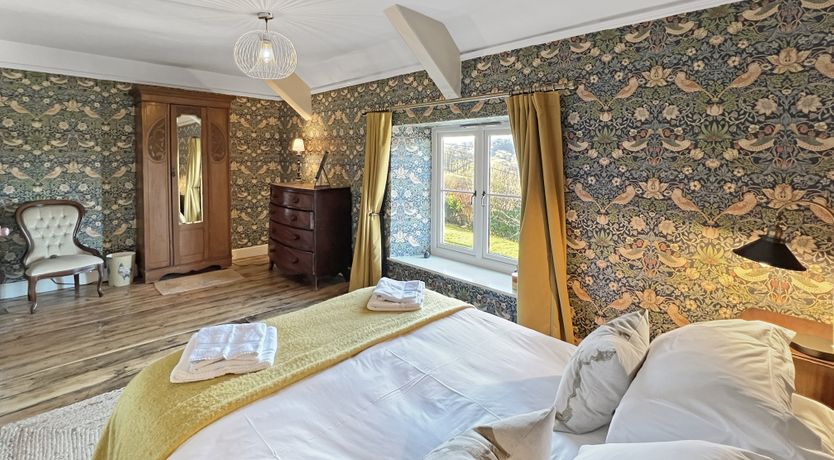 Photo of Hare and Hounds, Exton