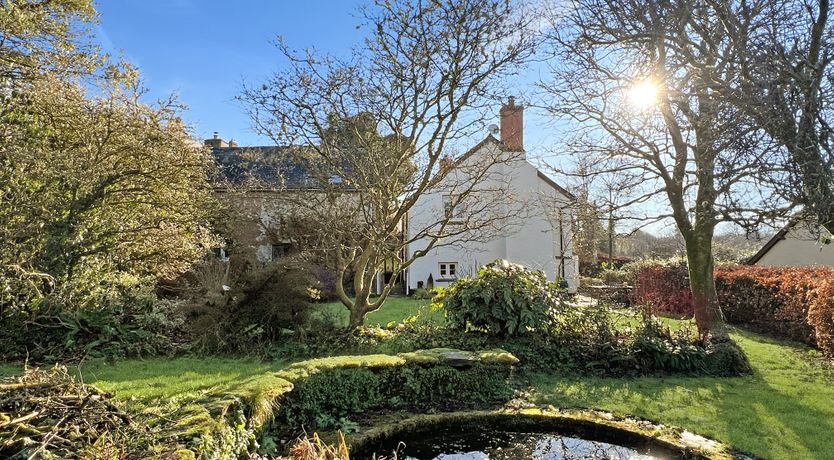 Photo of Hare and Hounds, Exton