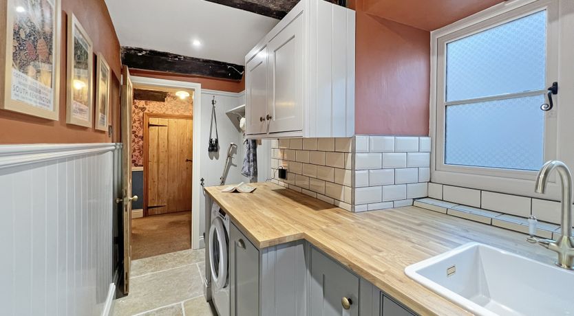 Photo of Hare and Hounds, Exton