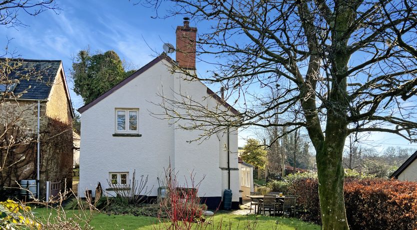 Photo of Hare and Hounds, Exton