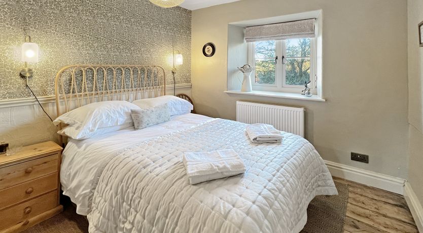 Photo of Hare and Hounds, Exton