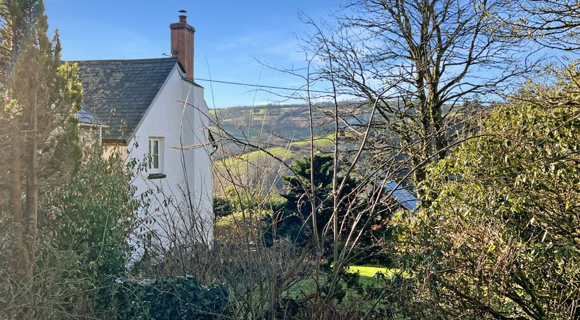 Photo of Hare and Hounds, Exton