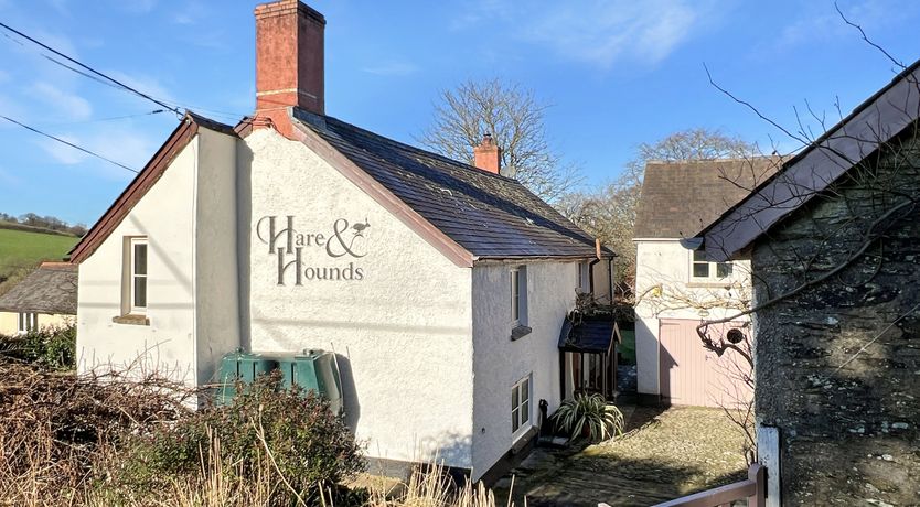 Photo of Hare and Hounds, Exton