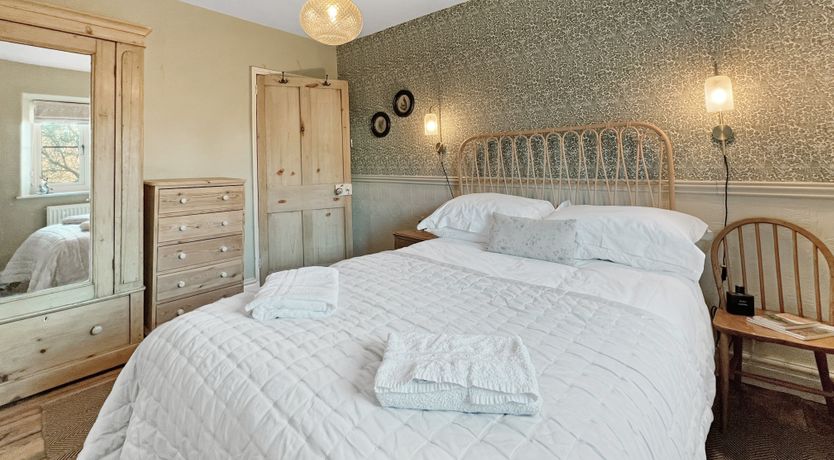 Photo of Hare and Hounds, Exton