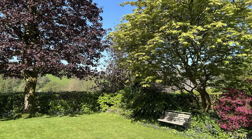 Photo of Hare and Hounds, Exton