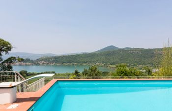 Miralago Holiday Home
